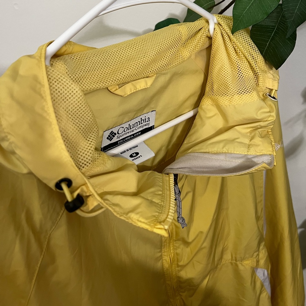 Light Weight Yellow Columbia Jacket! Gem